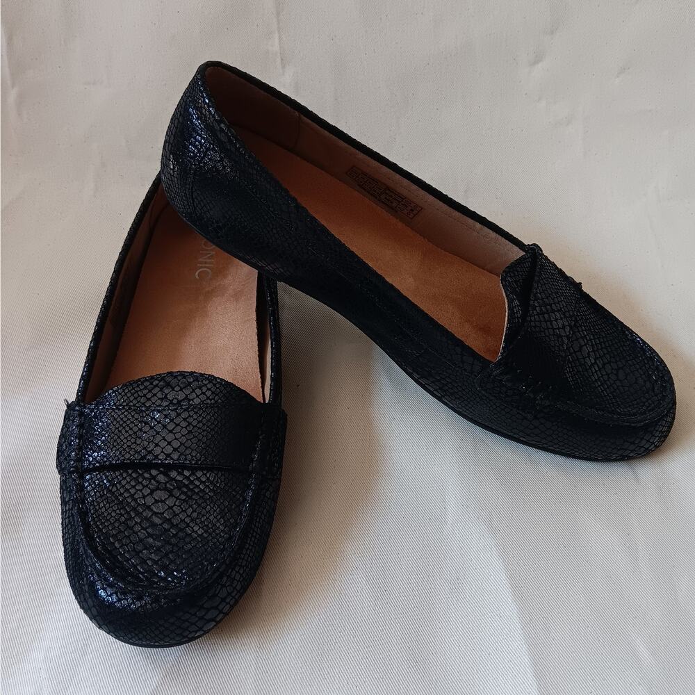 Vionic 356Larrun black snake loafer used like new 9.5 wide